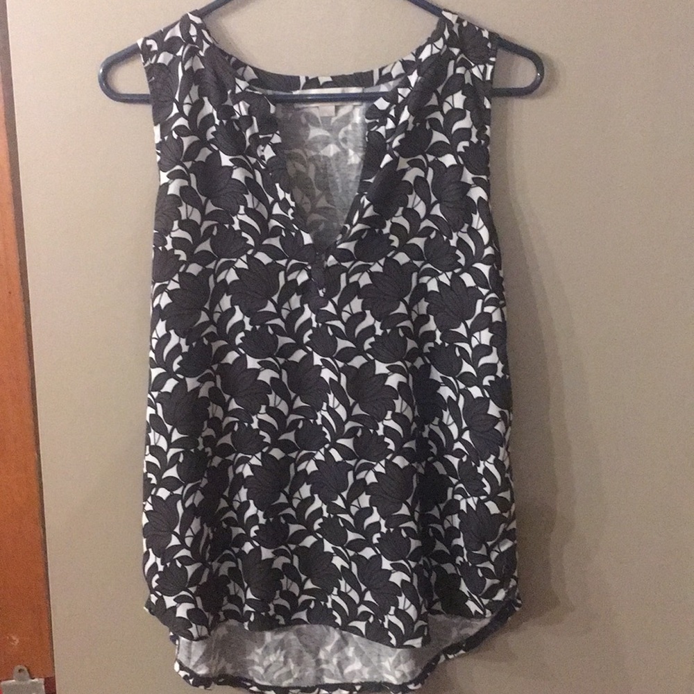 Sleeveless dress shirt